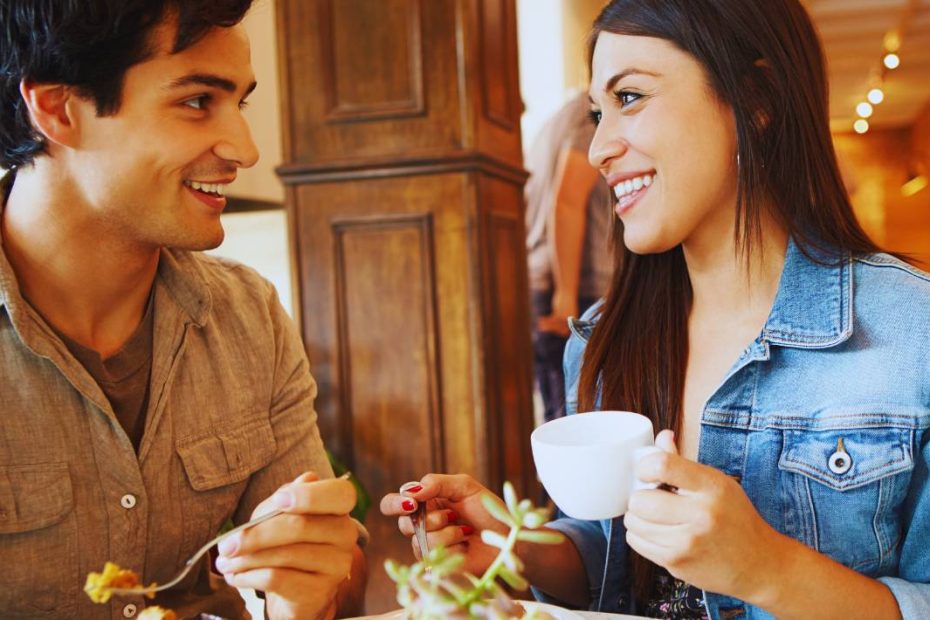 Deux personnes qui se rencontrent