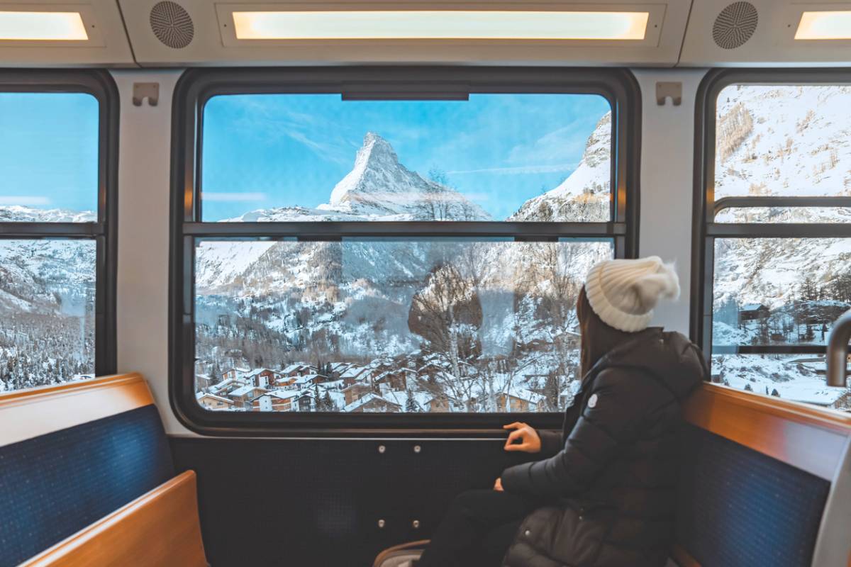 Quel train panoramique choisir pour traverser les Alpes suisses ?