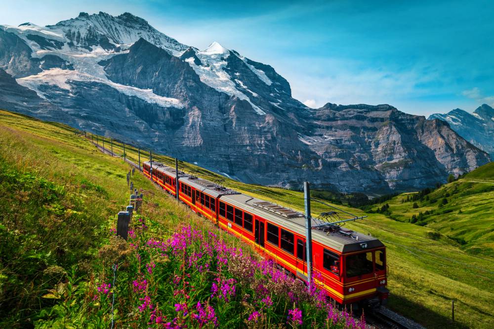 train panoramique Alpes suisses